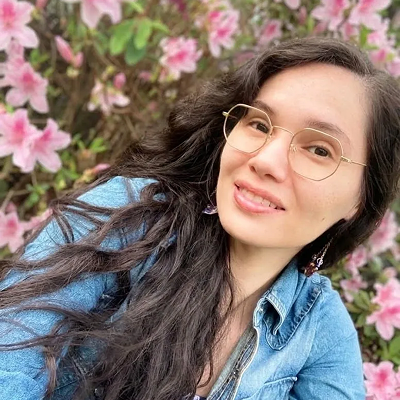 Lei Headshot 1 400x400